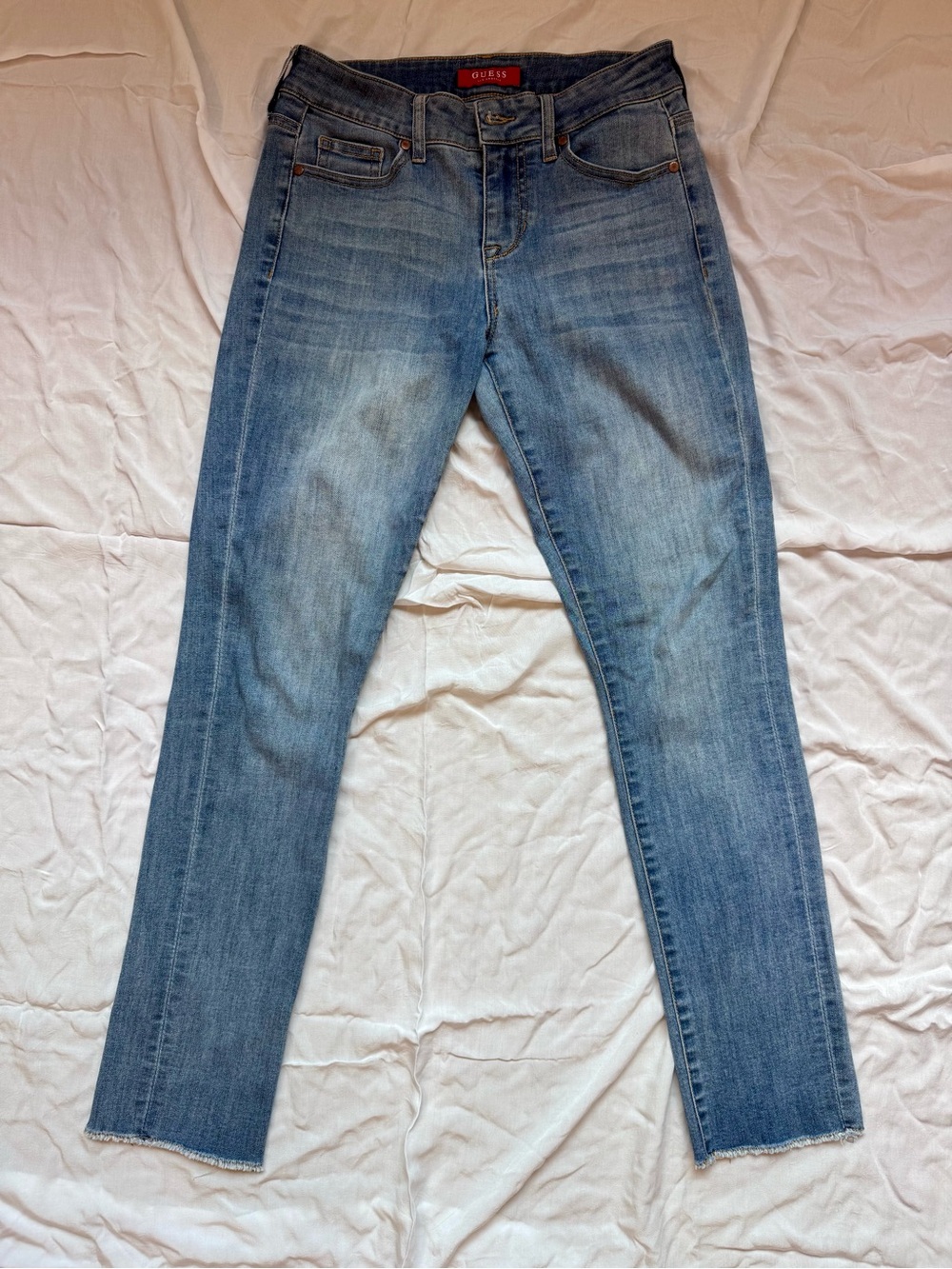 Guess Light Wash Raw Hem Skinny Jeans Size 25